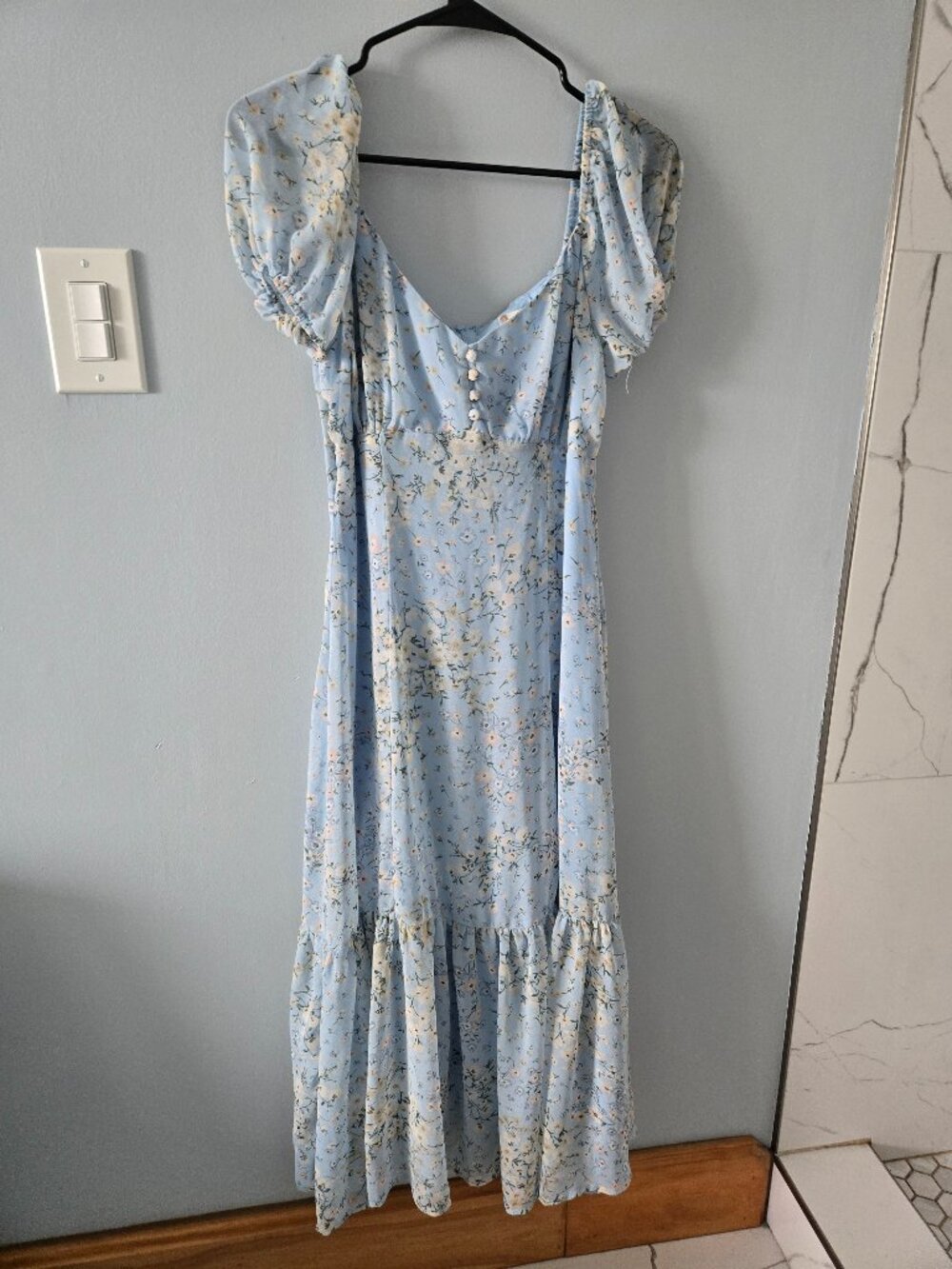 Altar'd State Women's Blue Floral Puff Sleeve Midi Dress